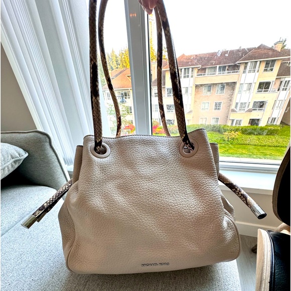 Michael kors leather purse - Picture 1 of 8